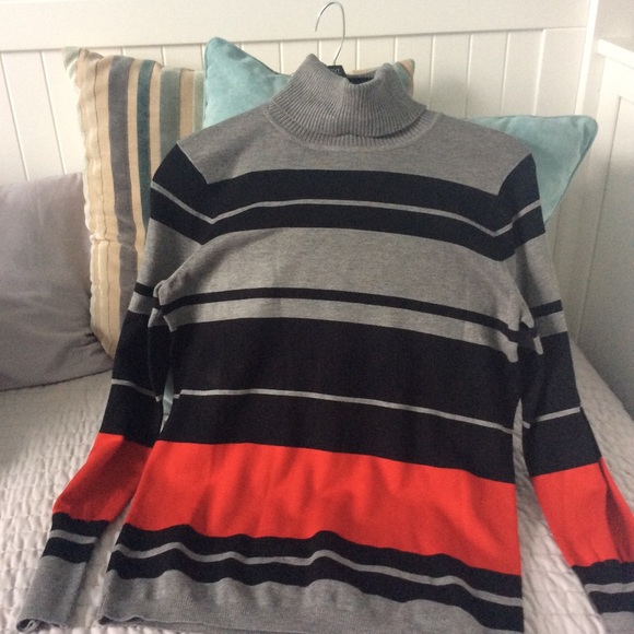 Turtle neck button sleeves sweater - Picture 1 of 4